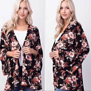🌺Gorgeous Black Floral Kimono. S/M & M/L
